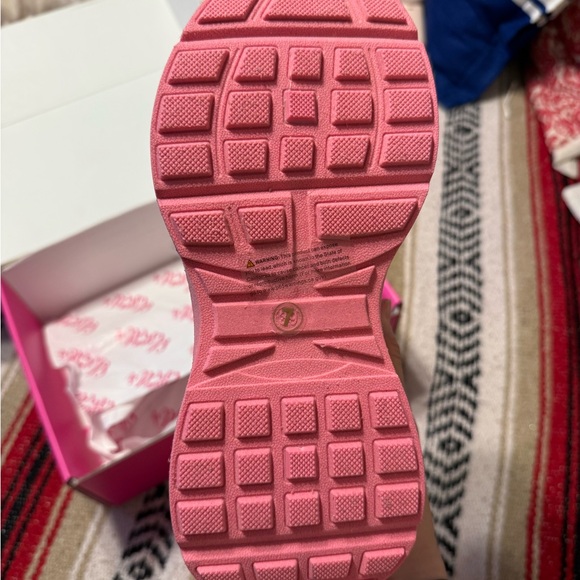 NWT IN BOX/ 🩷Olivia Miller Vibrant Pink Sneakers🩷 - Picture 4 of 4